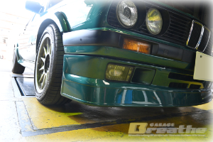 BMW E30 ALPINAスポイラーの取付でし