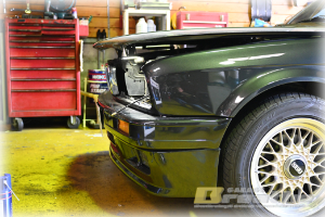 これもね。。久しぶりの作業だね。。BMW E30 ボンネットオープナー交換